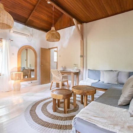Aloita Resort Mentawai Tua Pejat ภายนอก รูปภาพ